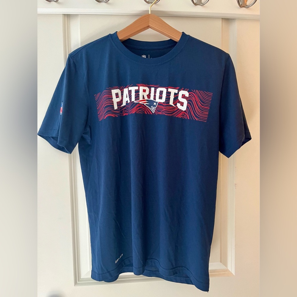New England Patriots / Nike T Shirt / Size: Medium